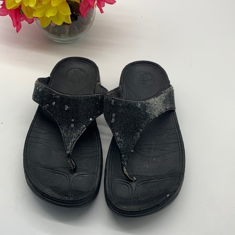 FitFlop Black Sequins Flip Flops Sz 7.  FFL0623